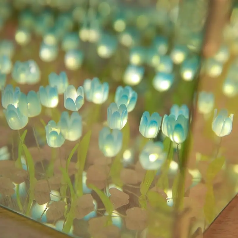 Tulip-cube Mirror Lamp