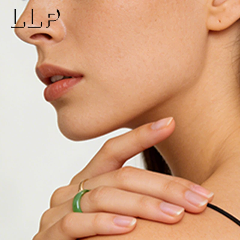 Luxurious Natural Jade Green Emerald Ring – Versatile Elegance
