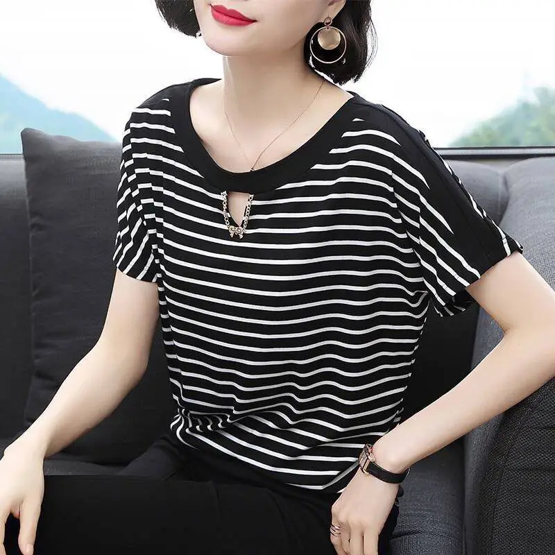 

Korean Striped Basic Pullovers Stylish Cut Out 2024 Summer Vintage Embroidery Chain Female Clothing Short Sleeve Spliced T-shirt