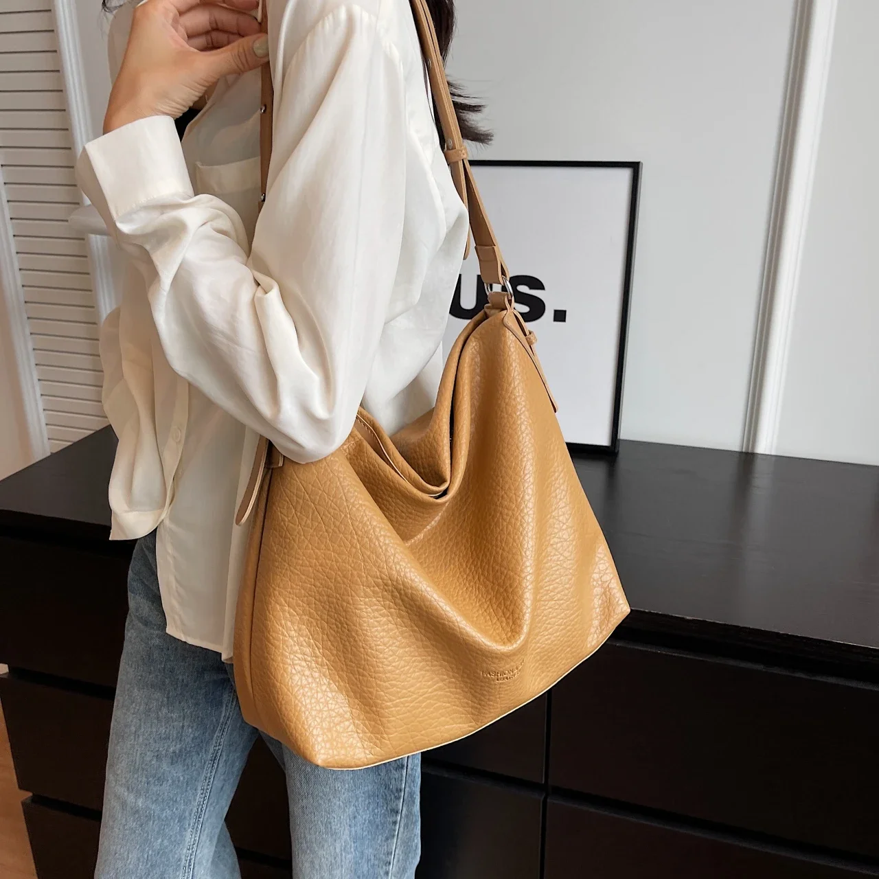 Free Shipping New Women's Bag Fashion Casual Style Simple Shoulder Bag Large Capacity Versatile Trend Youth Crossbody Bag