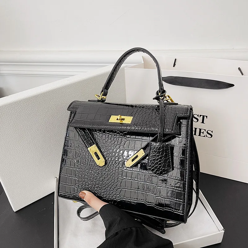 

Fashion French women's bag large 2024 new crossbody single shoulder silver bag Hong Kong wind trend Korean bag
