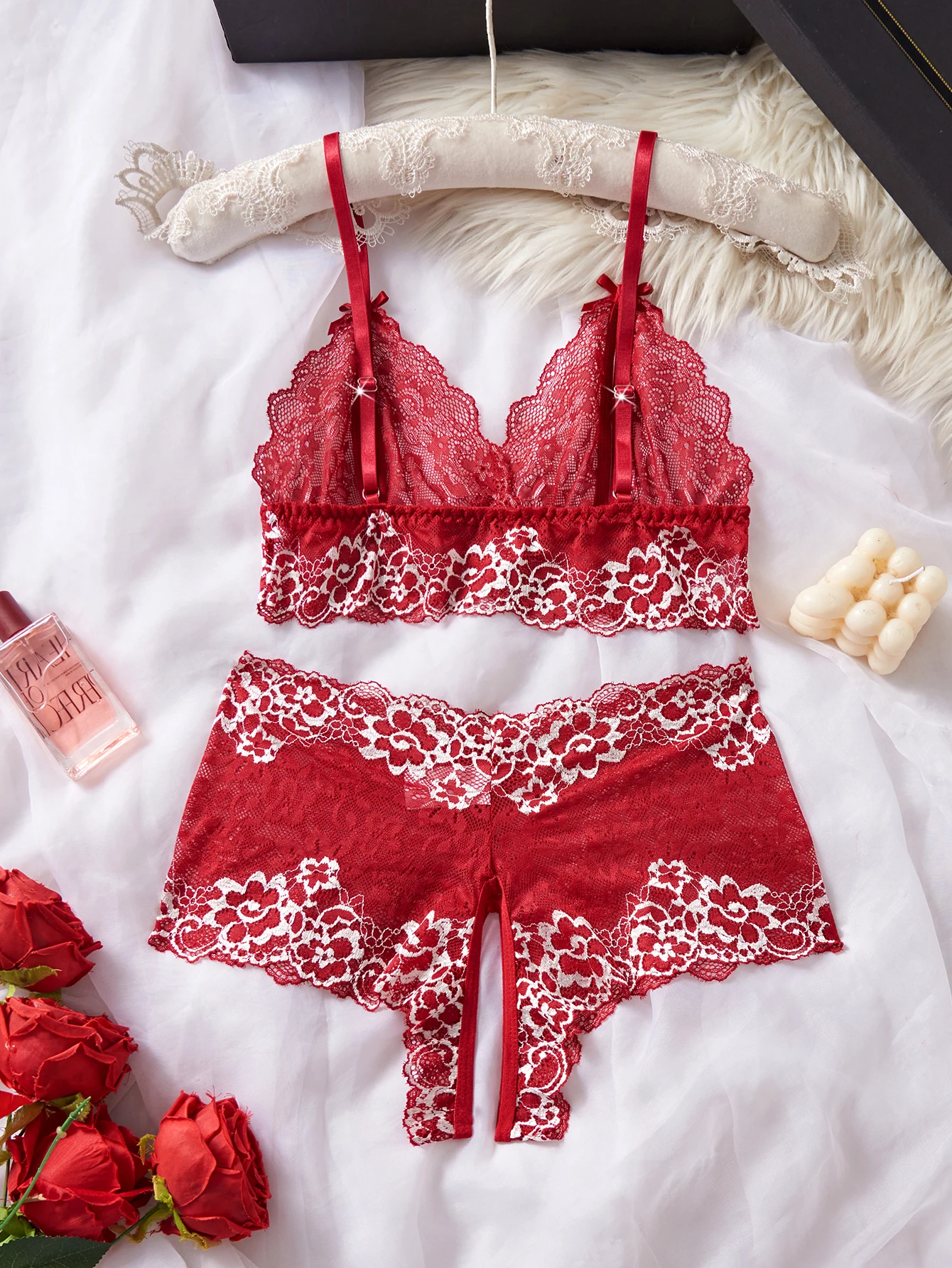 Set di lingerie in pizzo a contrasto di colore, reggiseno e slip, completo intimo da donna - immagine 3