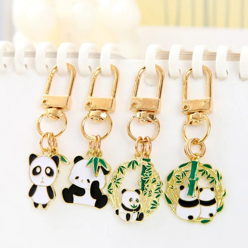 【新品】送料込み　子パンダ　フェイス　キーホルダー 1 PCS Kawaii Panda Metal Keychain Creative Funny Panda Key