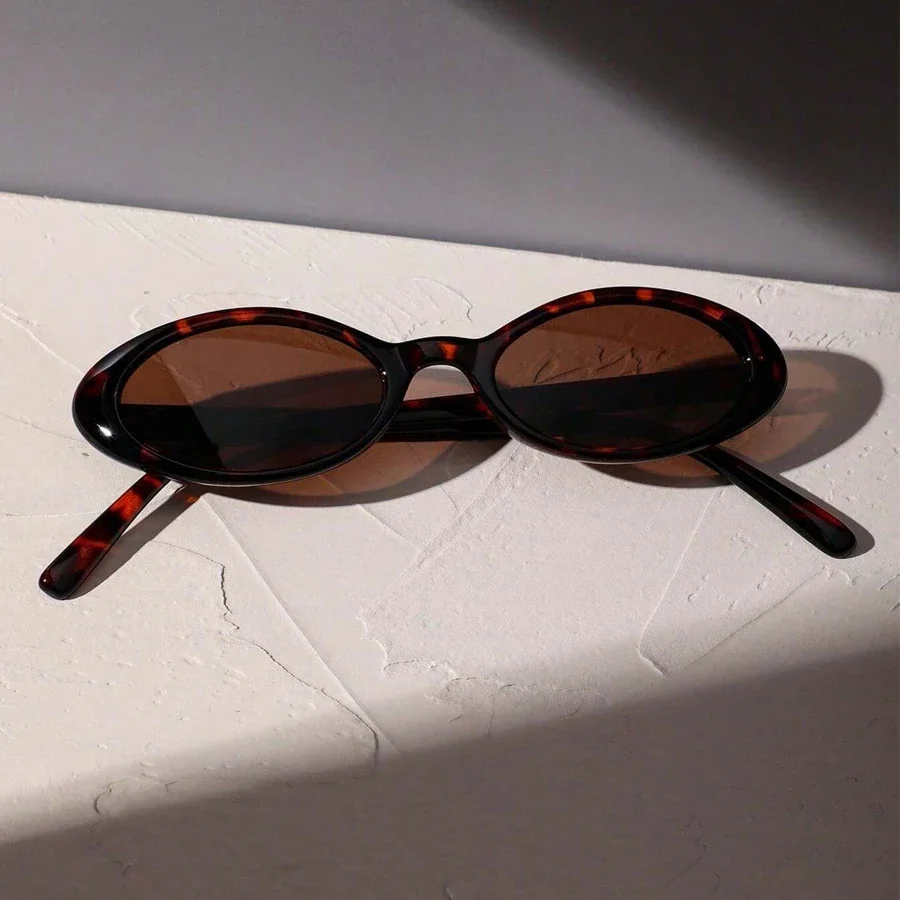Chic Women's Retro Oval Sunglasses - Leopard Brown Fashion Shades