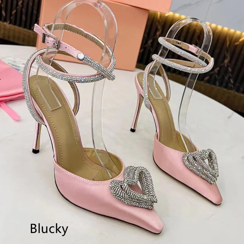 

Women's New Water Diamond Flower Hollow Decoration Sandals Women's Solid Color Fashion Dress Banquet Style Slim Fit High Heels