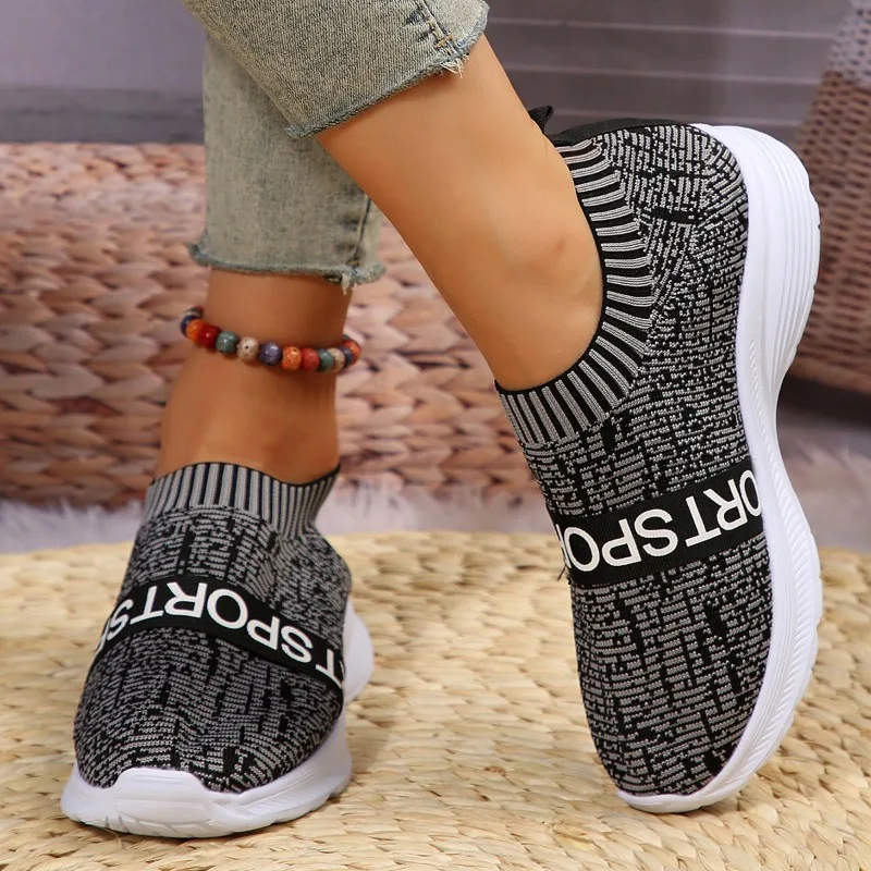 

Women's Lightweight Casual Walking Shoes Fashion Striped Knitted Platform Sneakers Women Slip-On Breathable Mesh Flats Plus Size