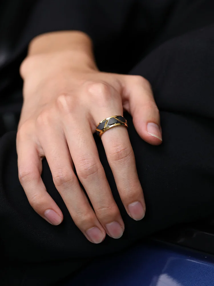 

Men's ring senior sense of fashionable male personality index finger single tungsten gold men's black ring women light luxury