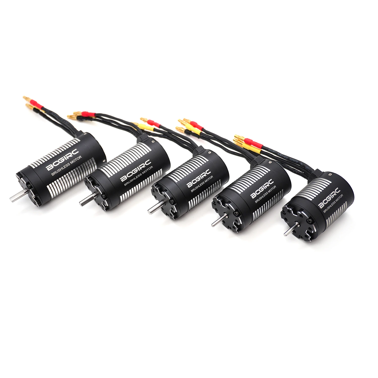 Détail de l'arbre de sortie 3.175mm et des câbles du moteur brushless 3650 pour drone course