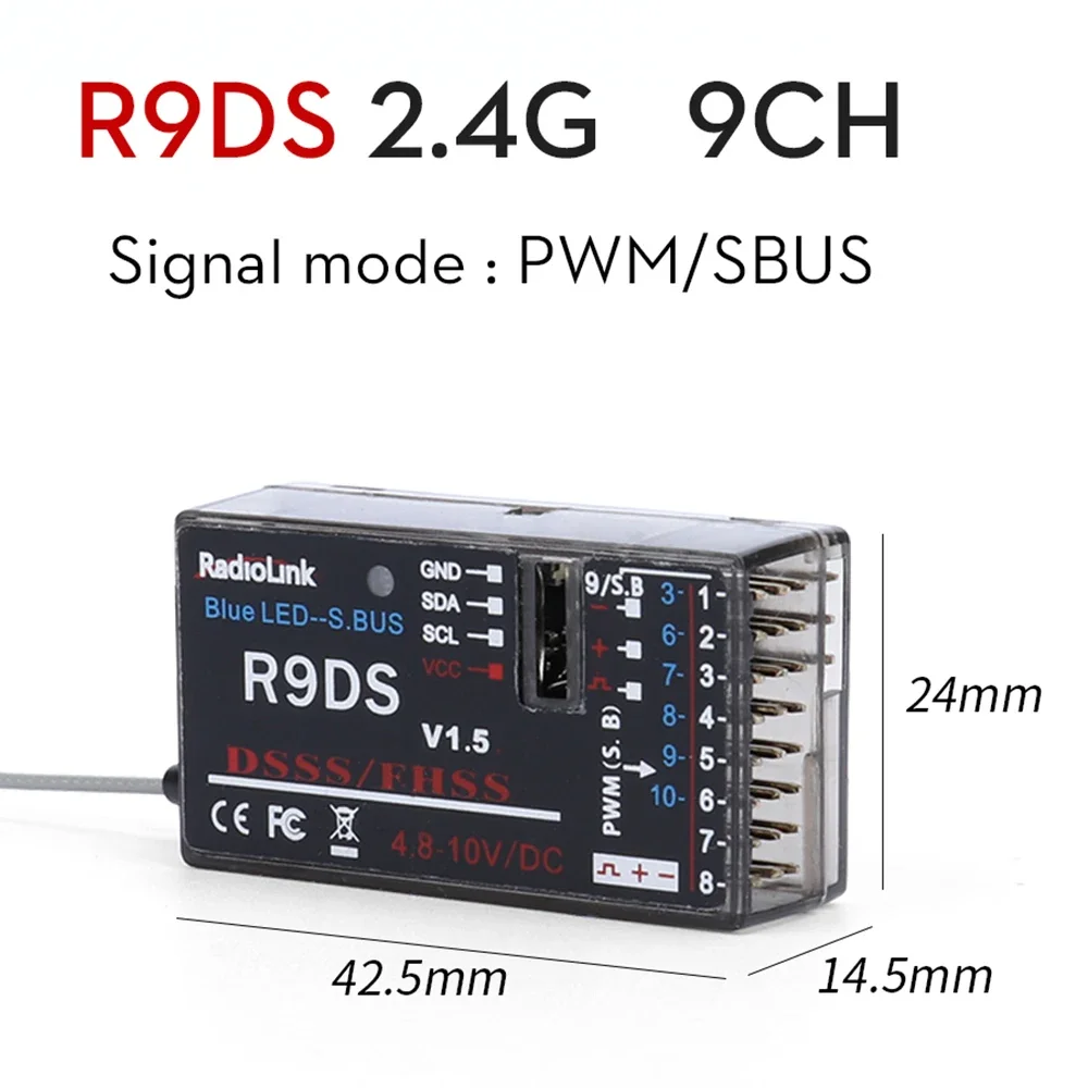 Détail du récepteur R8FM pour radiocommande Flysky 2.4GHz, avec connecteurs et antenne