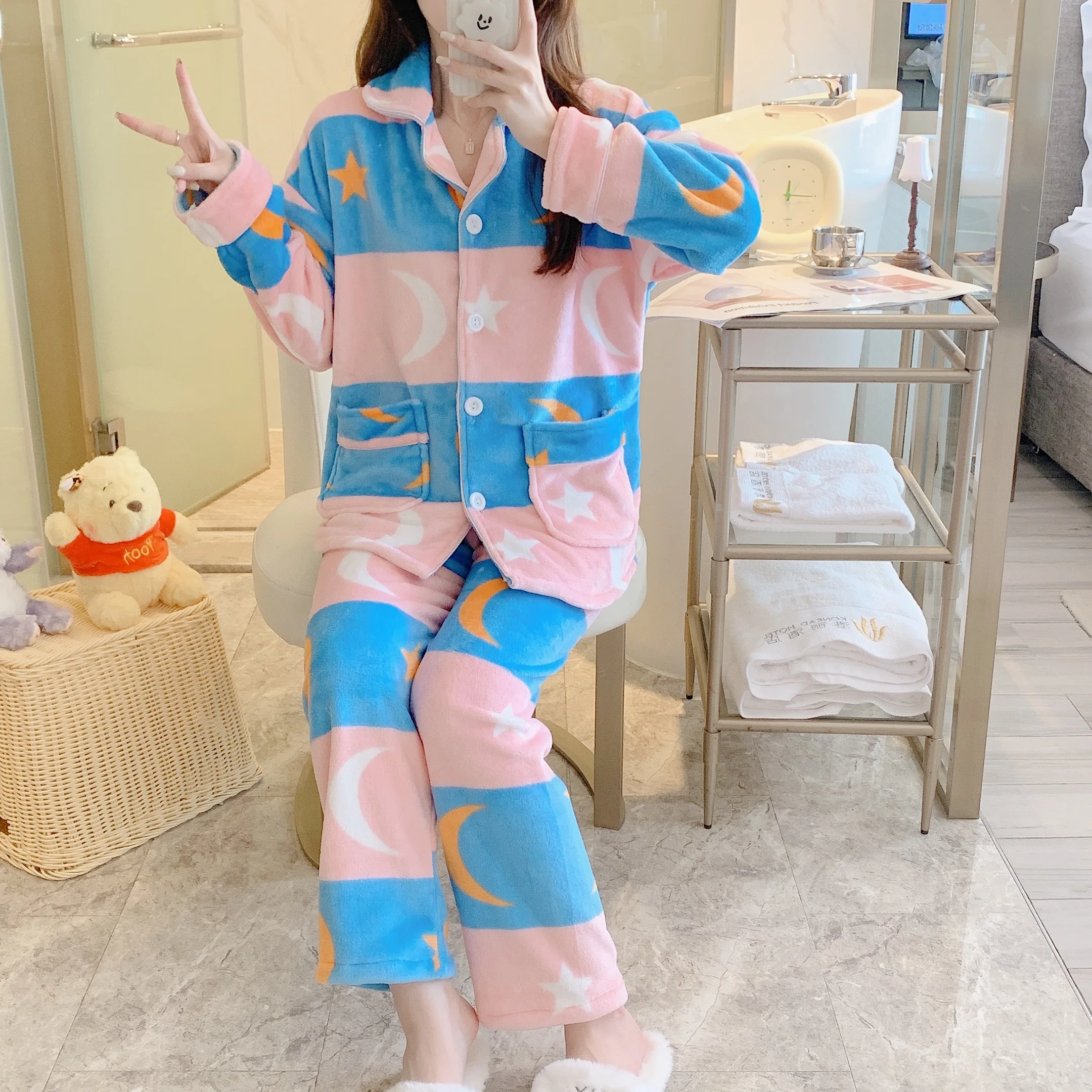 Evening dress flannel pajamas women's winter new cardigan button lapel print can be worn outside home wear coral velvet suit