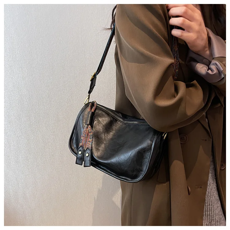Explosive Shoulder Bag Dumpling Women's Popular Bag Female New Fashion Broadband Pillow Bag