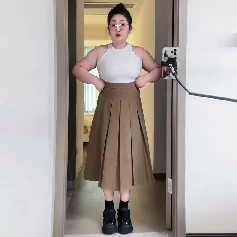 Brown [suit fabric] can be worn in all seasons