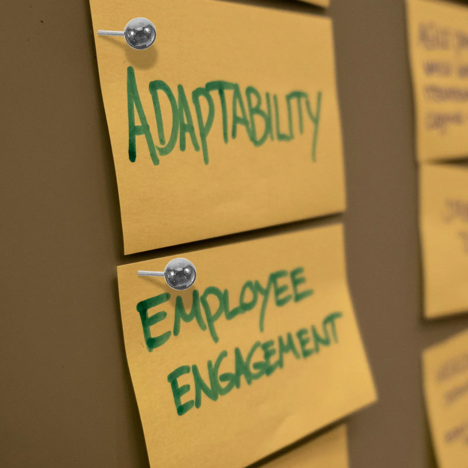 200개 스테인리스 스틸 코어 전기도금 플라스틱 푸시핀 둥근 머리 지도핀 여행 지도 사무실 가정 장 벽걸이용