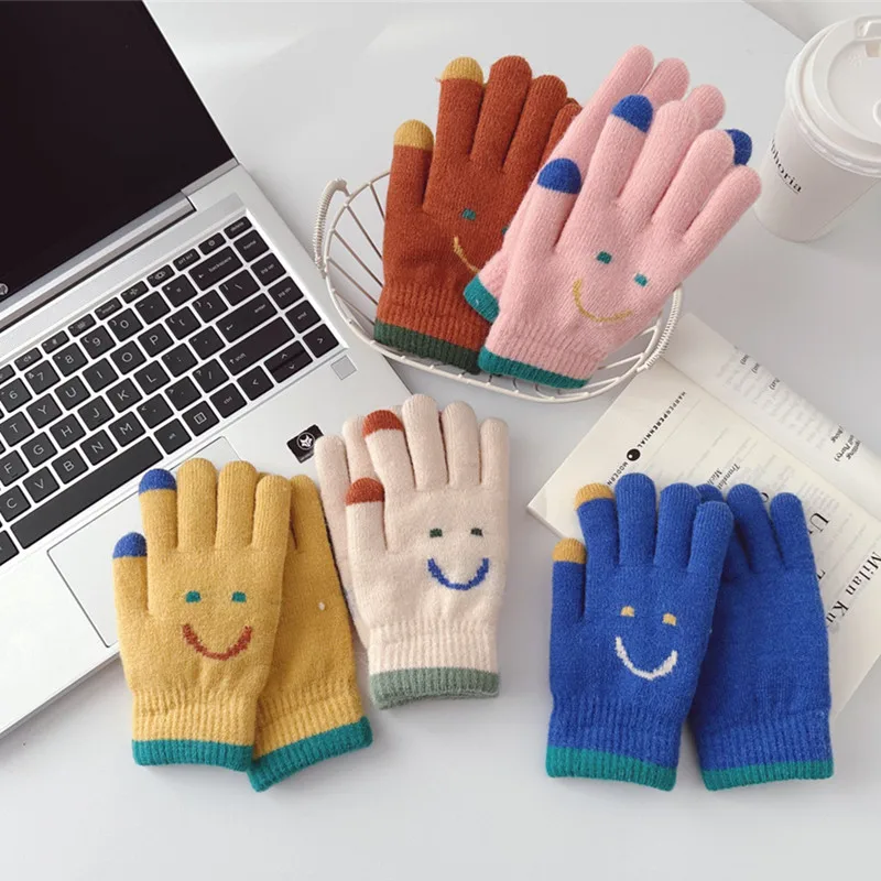 

5-12 years Korean children gloves with the same style 2023 winter plush and thick insulation student gloves with five fingers
