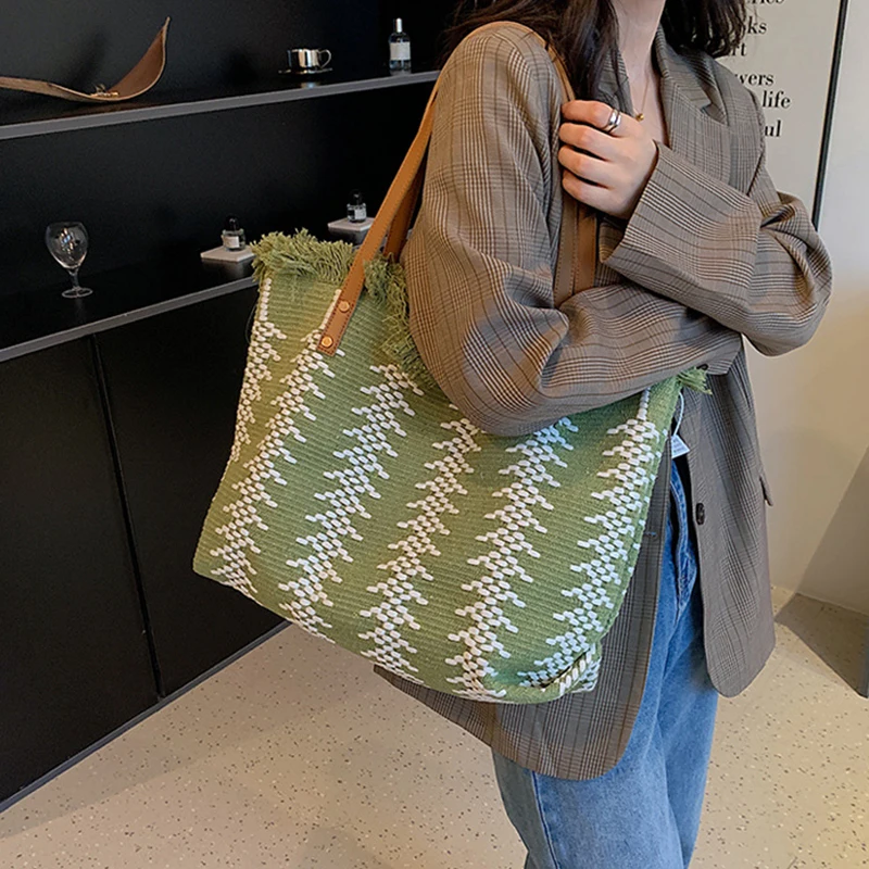 حقائب نسائية عصرية ذات مقبض علوي، مصممة للاستخدام...