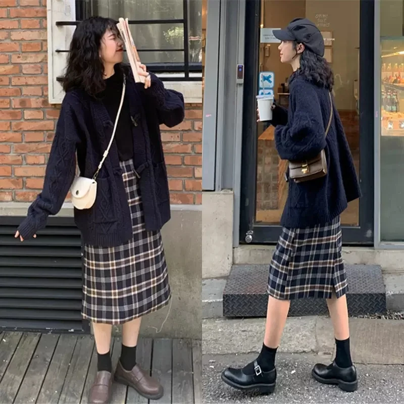 

Women's 2022 Autumn Winter New All-match Slightly Fat Sister Age-Reducing Plaid Skirt Knitted Cardigan Sweater Two-piece Suit X8