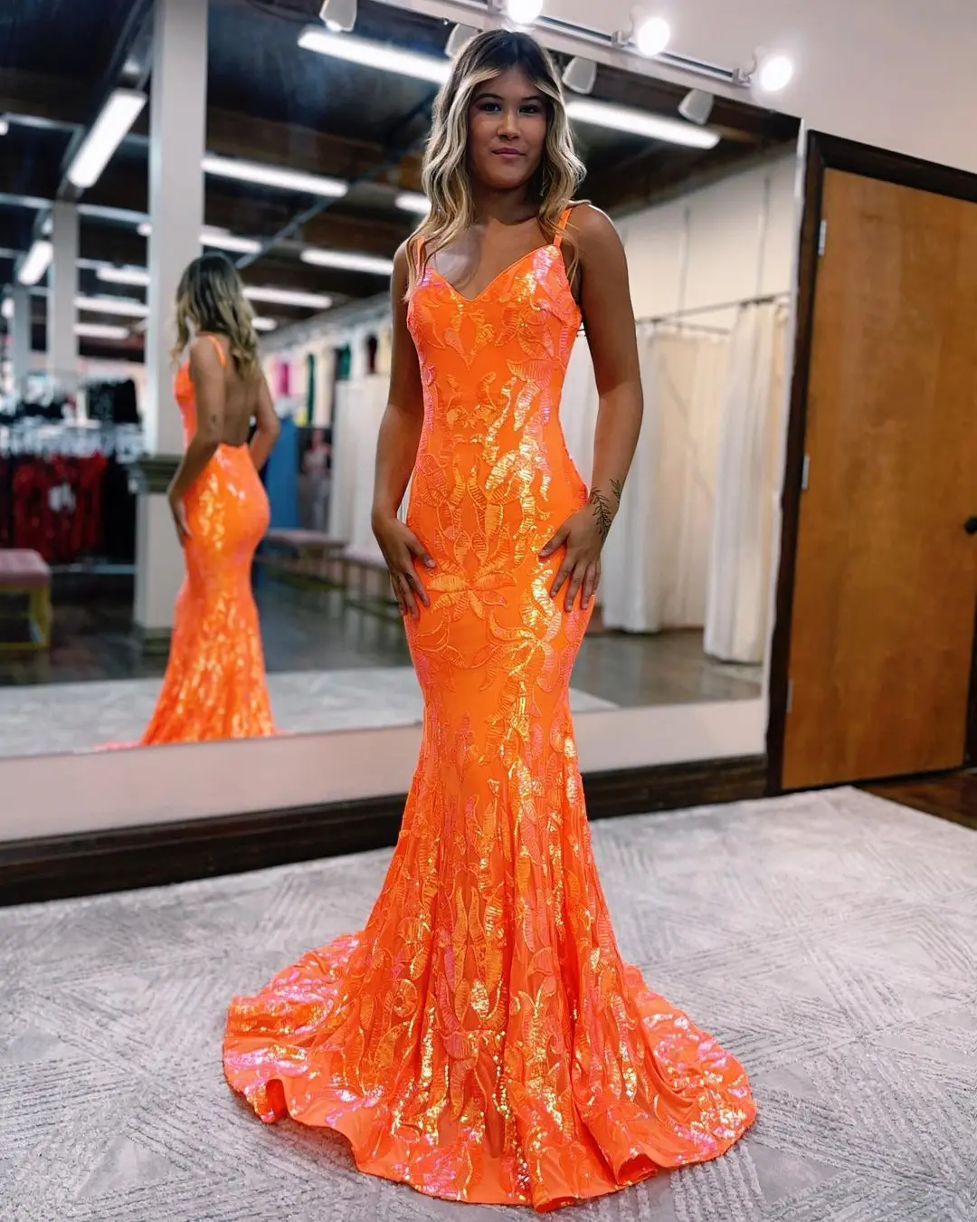 

Sequined Mermaid Long Prom Dresses 2023 Deep V Neck Backless Spaghetti Strap Sexy Sparkly Bling Evening Party Gowns