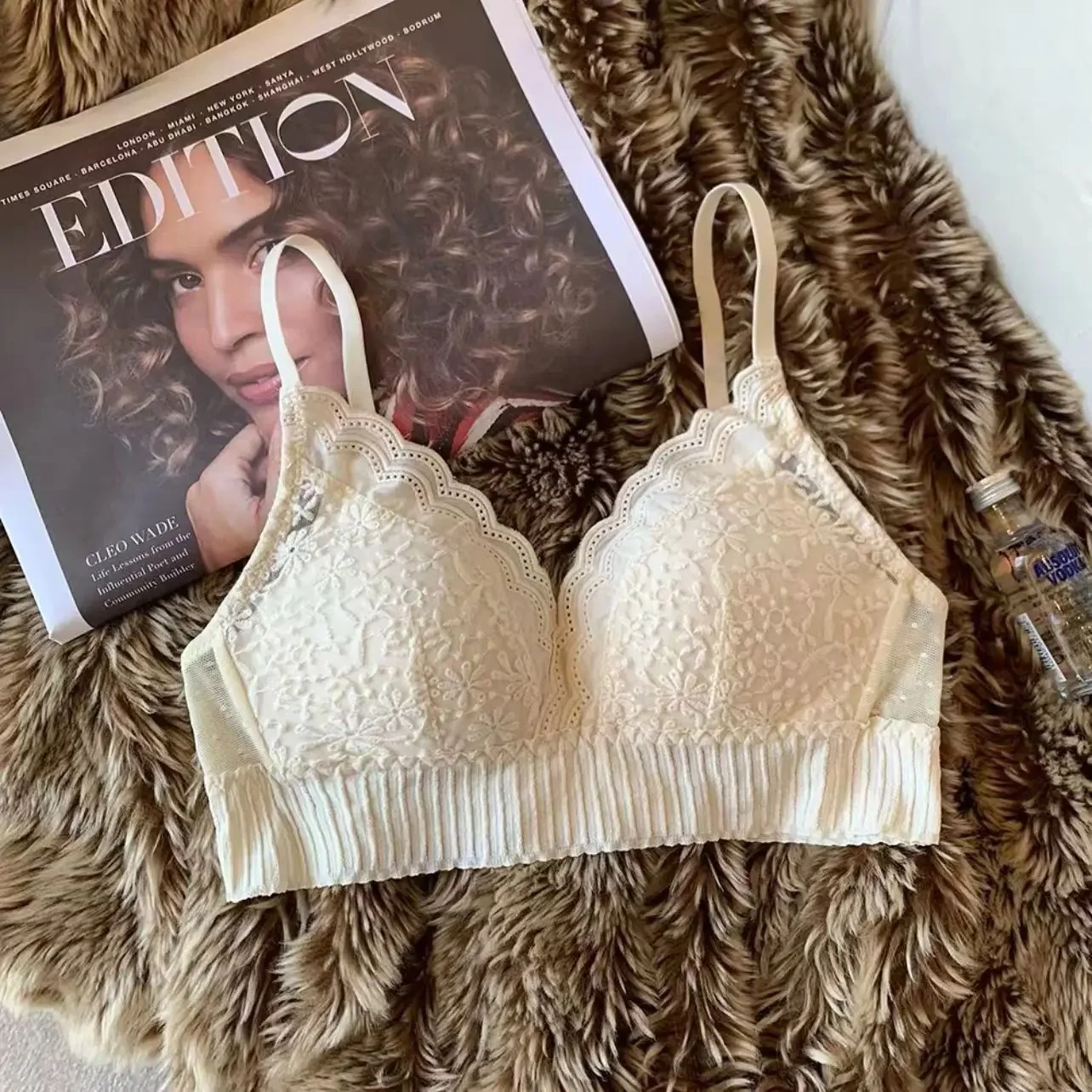 Wireless Latex Bra Women's Summer Thin Breathable Gathered Chest Enhancement Tool for Flattening And Preventing Sagging