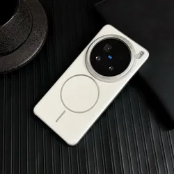 Luxury PU Leather Magnetic Wireless Charging Protective Back Cover for Vivo X200 (White)