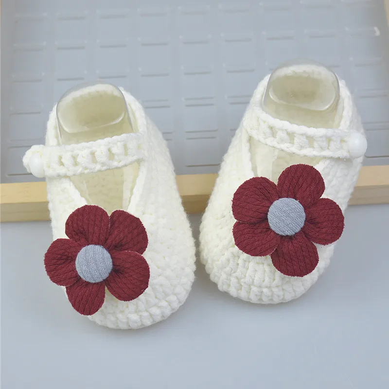 Spring and Autumn Baby Woolen Shoes Hand woven Anti falling Soft Bottom Pre step Shoes for Newborns, Flower Princess