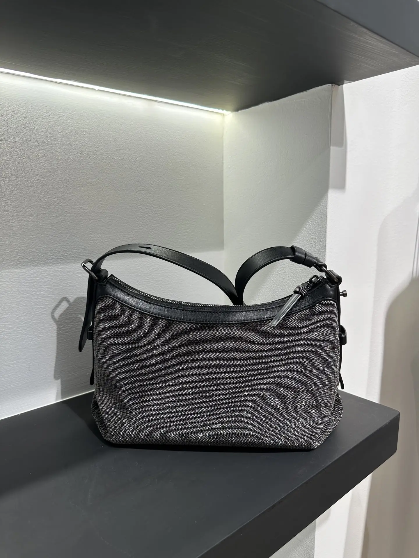 

Женская сумка через плечо с цепочкой из бисера, мягкая кожаная сумочка для подмышек, блестящая металлическая стильная сумка из натуральной кожи