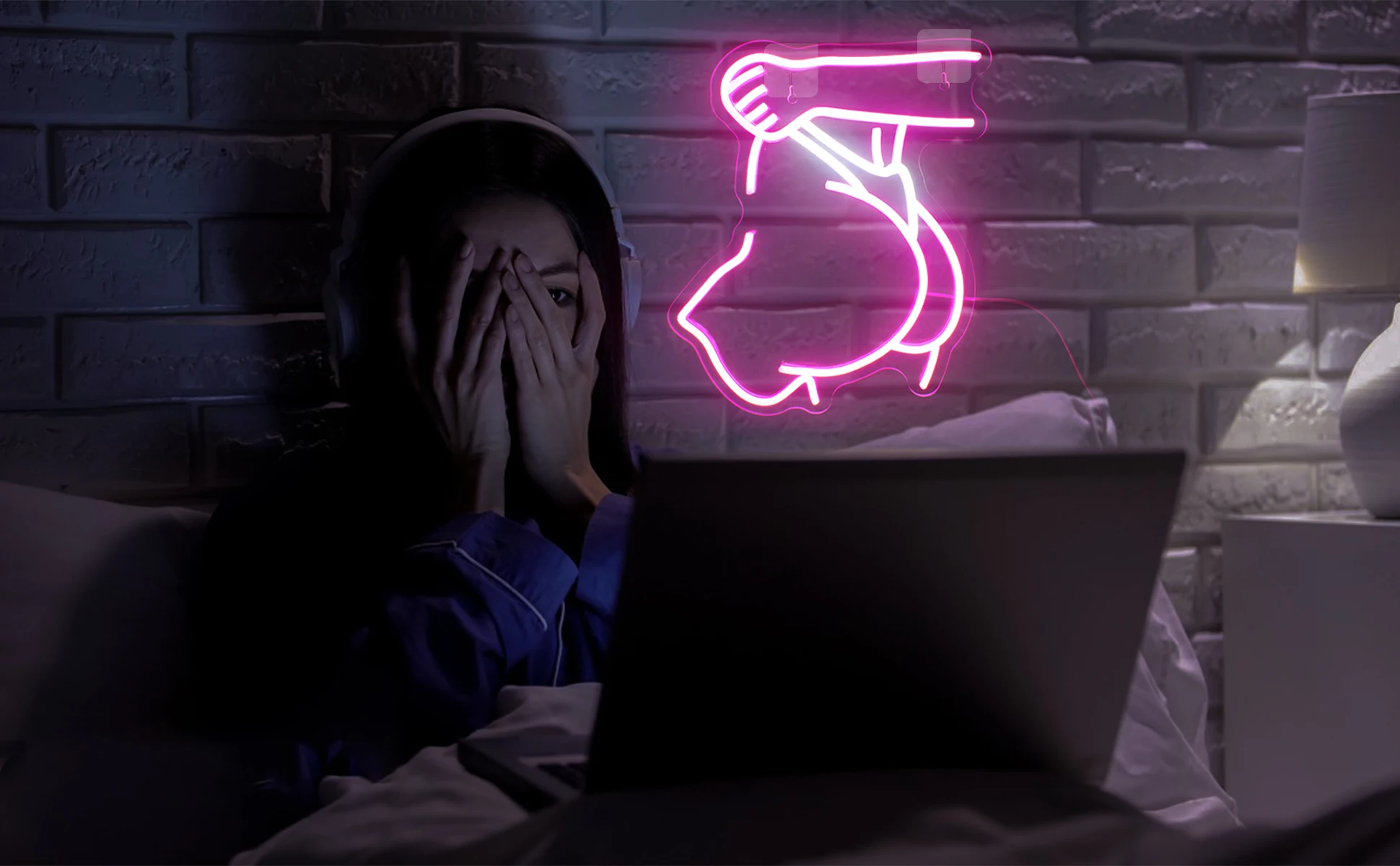 Description Picture 2 of itemWoman Ass Naked Neon Led Sign Sexy Pink Half Body LED Lights Hanging Wall Decor Bar Shop Party Club Home Bedroom USB Power Lamp