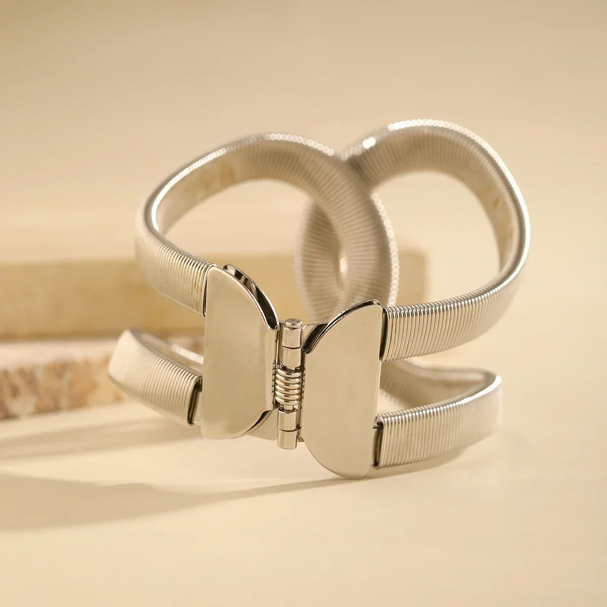 New Fashionable and Exquisite Exaggerated Spring Hollow Opening Adjustable Bracelet for Personalized Women'S Jewelry