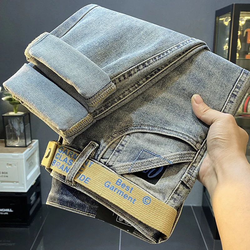 Весна 2024, ярко-синие джинсы в стиле ретро