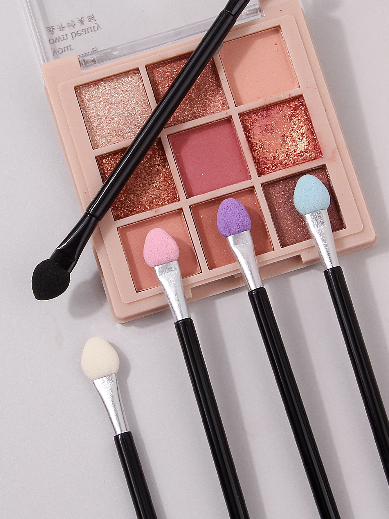 50PCS 양면 아이 섀도우 브러쉬 패션 유용한 롱 핸들 스펀지 스틱 애플리케이터 립 아이 브로우 브러쉬 뷰티 메이크업 도구