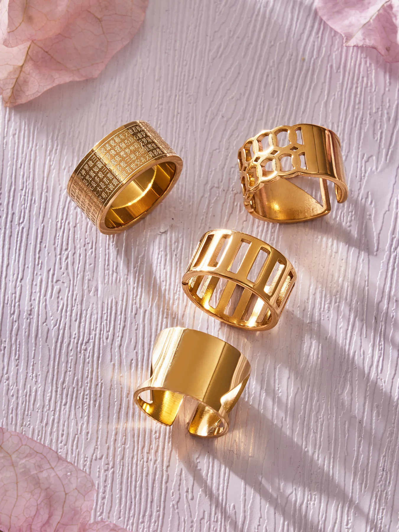Edelstahlringe für Damen 18K Vergoldeter Breiter Bandring Ausgehöhlte Geometrische Minimalistische Ringe Modeschmuck Accessoire – Detail 13