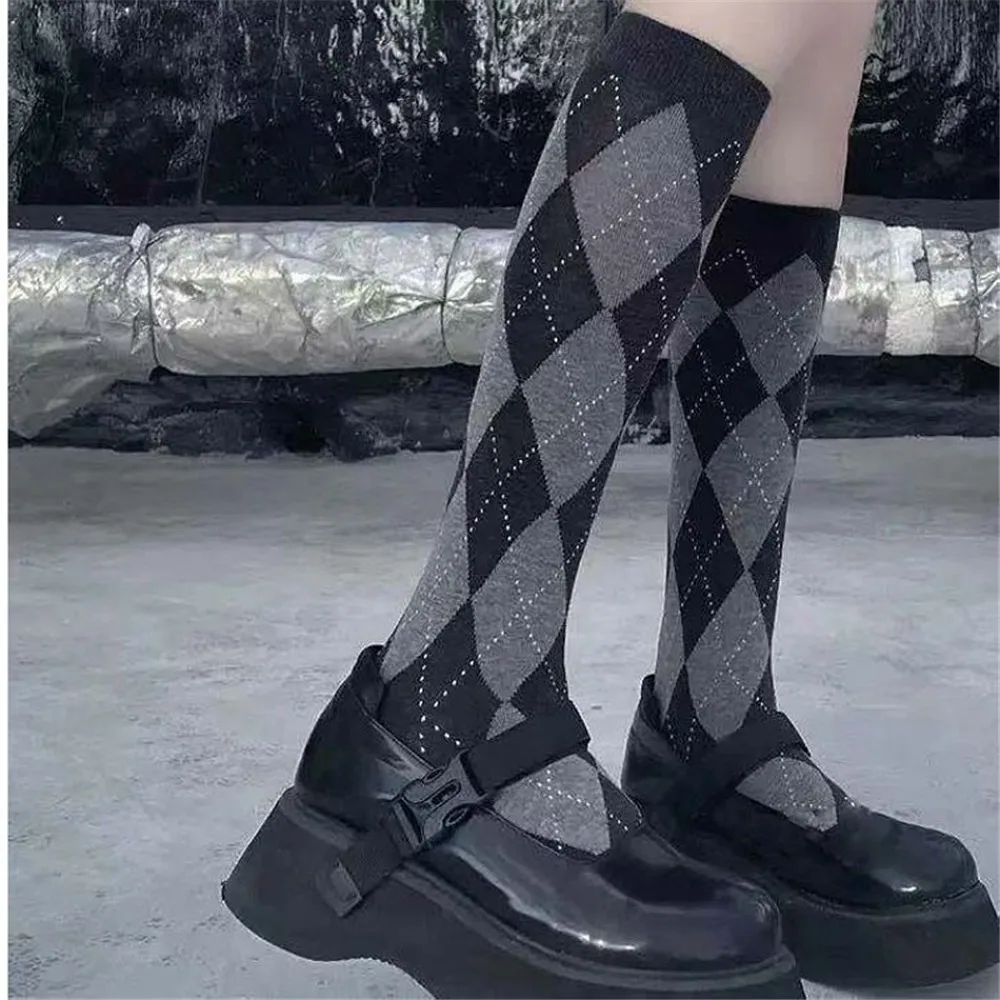 Kühlen Japanischen Baumwolle Frauen Knie Hohe Socken Plaid Damen Mädchen Schule Party Straße Tanzen Knie Warme Socken Für Frauen Dropshipping – Detail 4