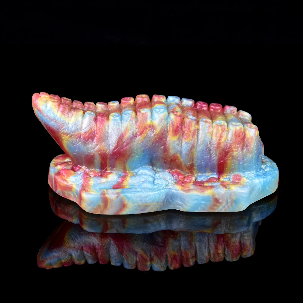 Әйел өзін сиқырға ысқылайды дәретханадағы қызға куннилингус