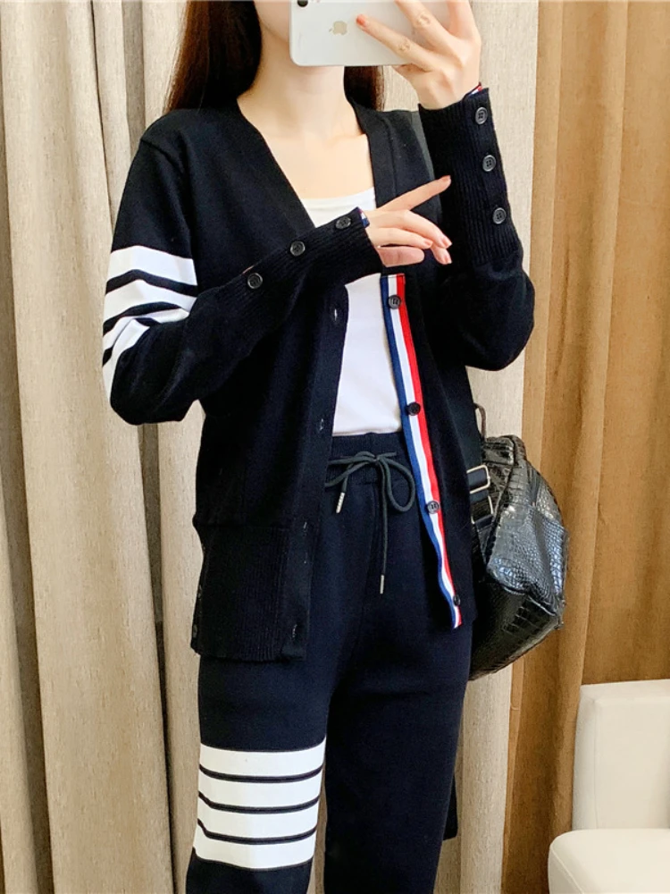 

Женский трикотажный кардиган с V-образным вырезом, на весну и осень