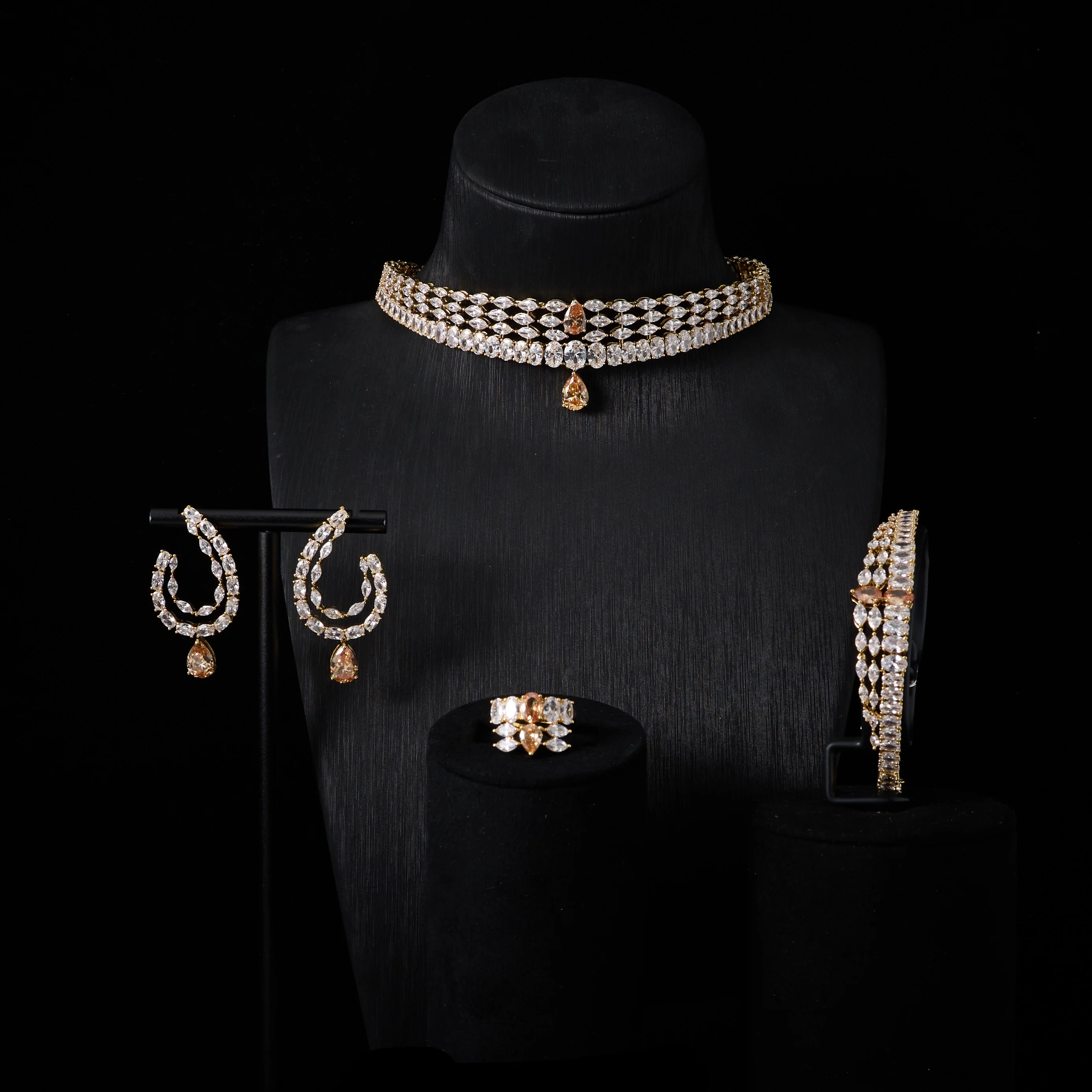 IN JEWELIFE الفاخرة المختنق الرقبة القلائد هدية مج...