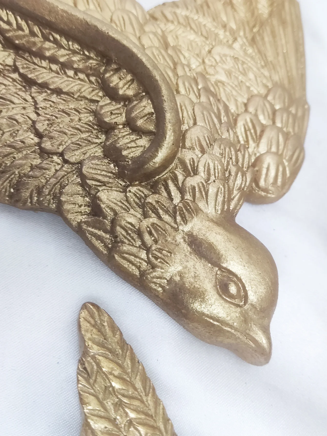 Golden Flying Birds Wall Mount Decor Retro Resin Swallow Sculpture Wall Hanging Crafts for Home Decoration Living Room Bedroom 6