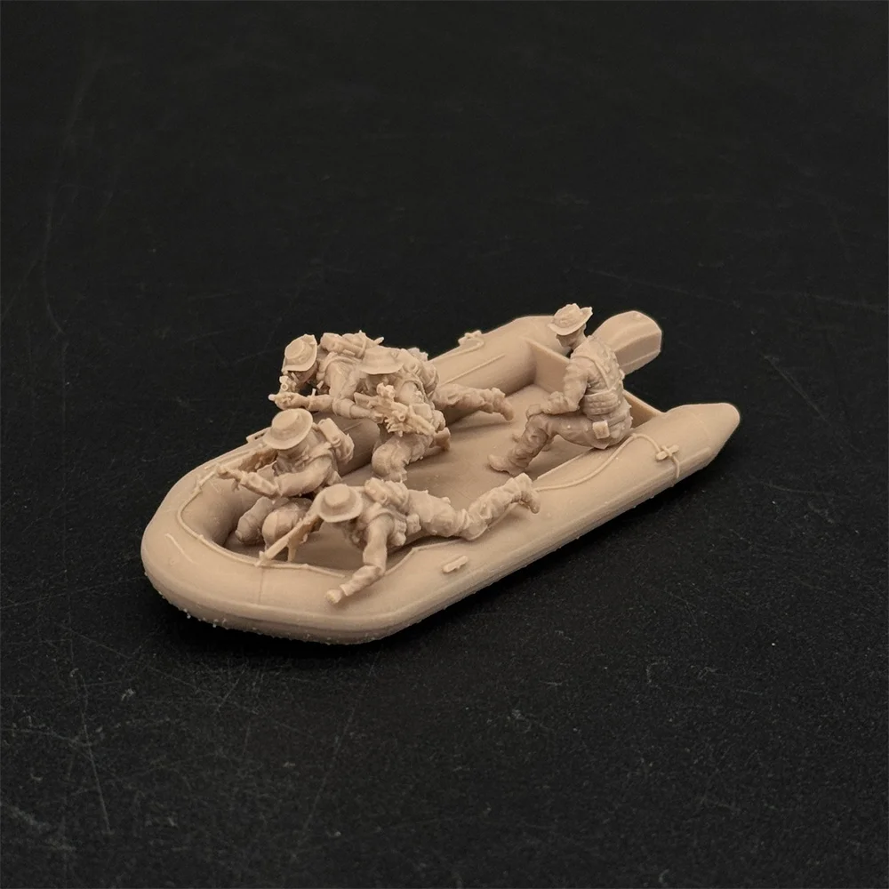 1/72 Scale Navy SEALs Zodiac Boat with Soldier Figures - Resin Military Miniature