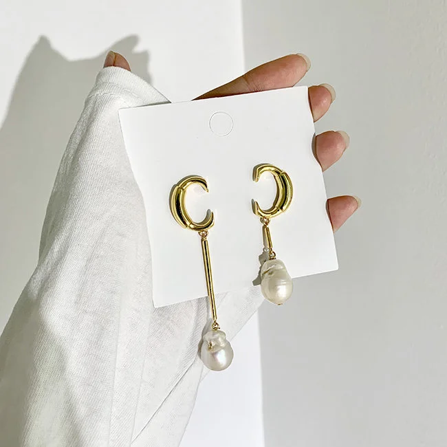 2022 Hot Trend Brand C-shaped asymmetric Pearl Earrings Brass Ear Studs Everyday Wear Versatile Jewelry Atmosphere