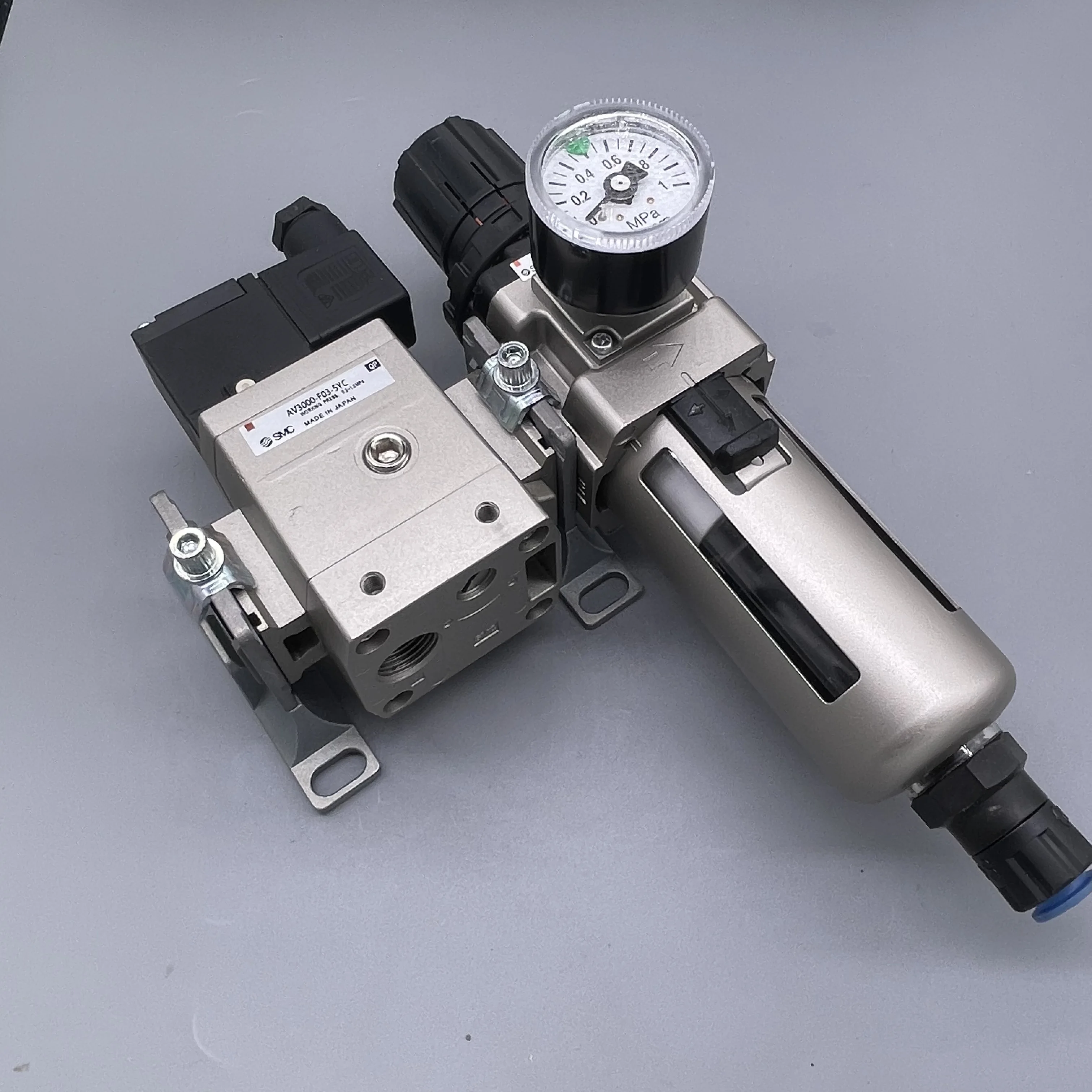 AIR PNEUMATIC REGULATOR / FILTER ASSEMBLY, AV3000 F03 5YC + AW30 F03BDG