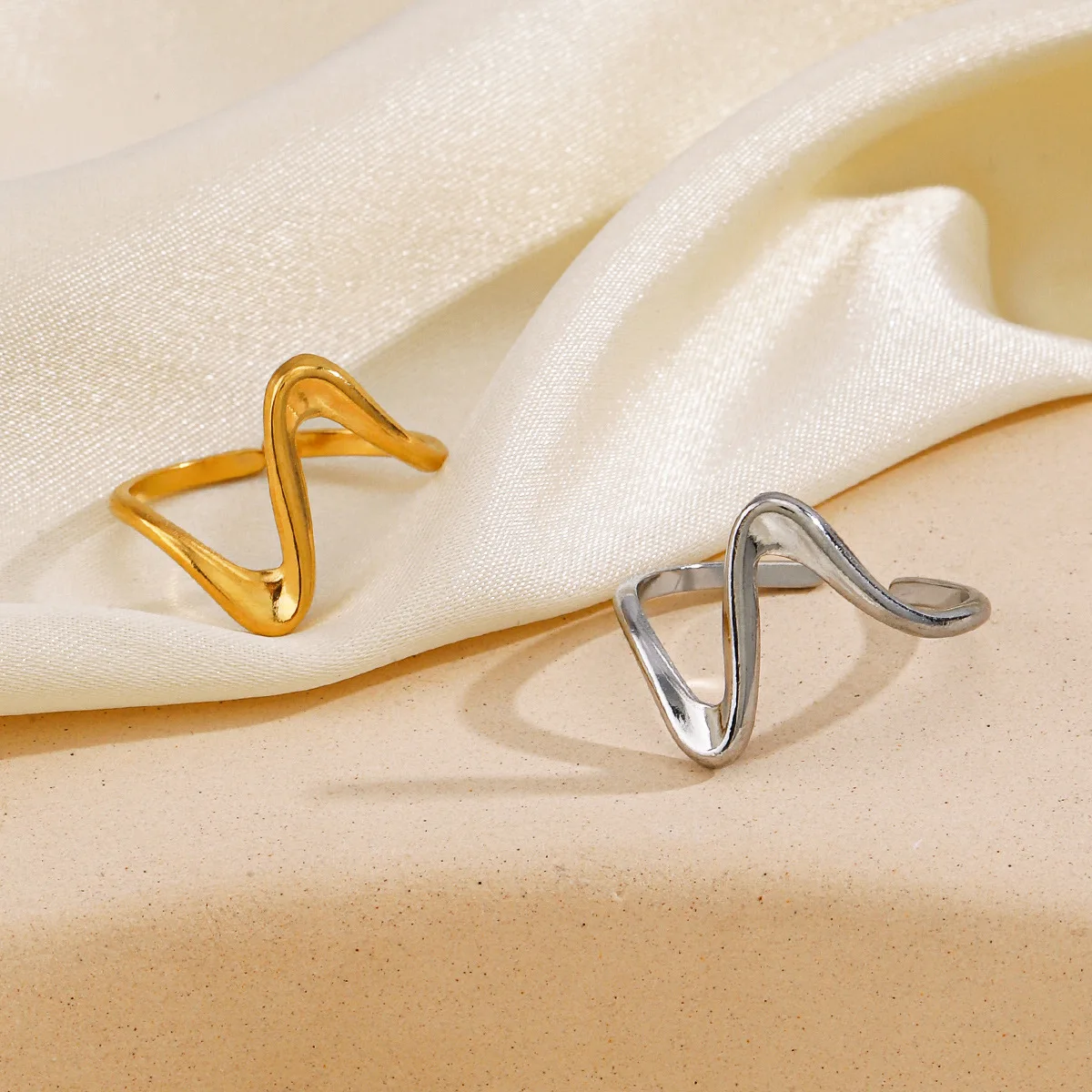 

Vintage Geometric Wave Rings For Women Stainless Steel Gold Color Adjustable Rock Ring Aesthetic Wedding Jewelry Gift bijoux