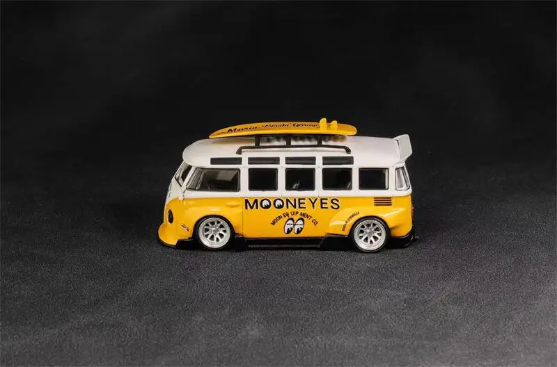 

LF Model 1:64 T1 Kombi mooneyes limited500 Model Car