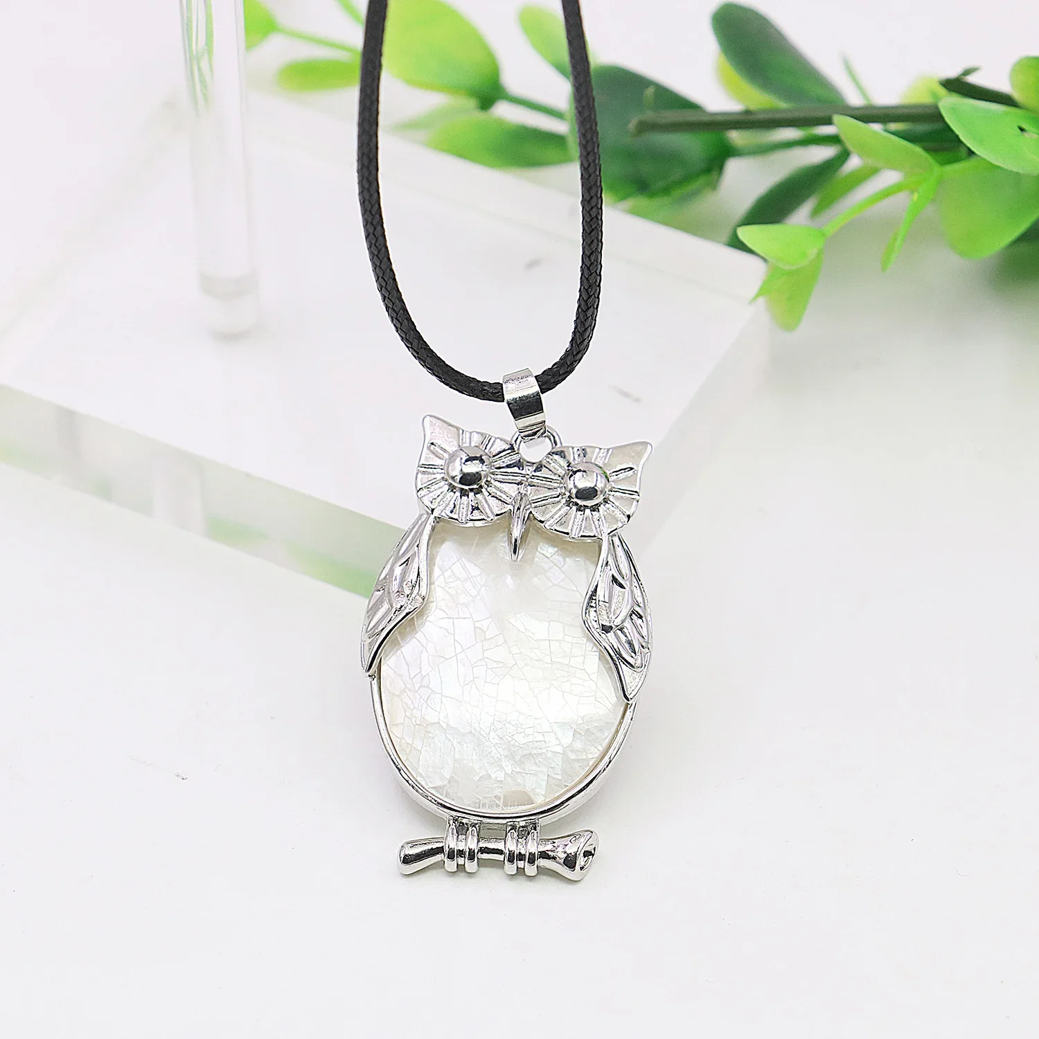 28x44mm Natural White Sea Shell Animal Necklace Pendant,Owl-shaped Alloy Pendant Design,Lucky DIY Jewelry Gifts for Women/men