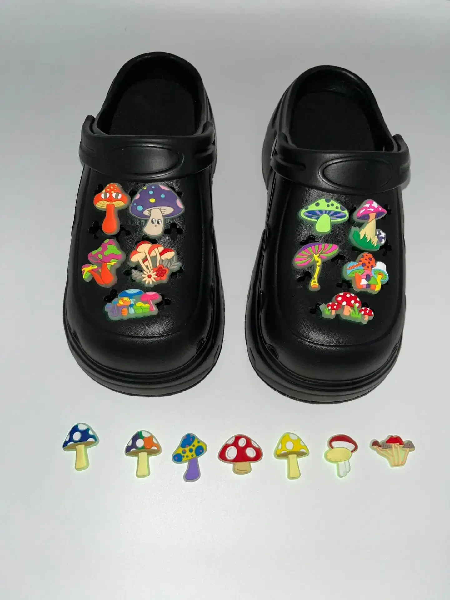 2 Stück im Dunkeln leuchtende PVC-Pflanzenpilz-Schuhschnallen, Charms, Zubehör, Dekorationen für Clog-Armbänder, DIY, Unisex-Geschenk – Detail 2