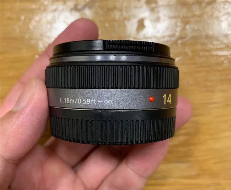 シルバーまたはブラック Lumix G 14 ミリメートル F/2.5 ASPH