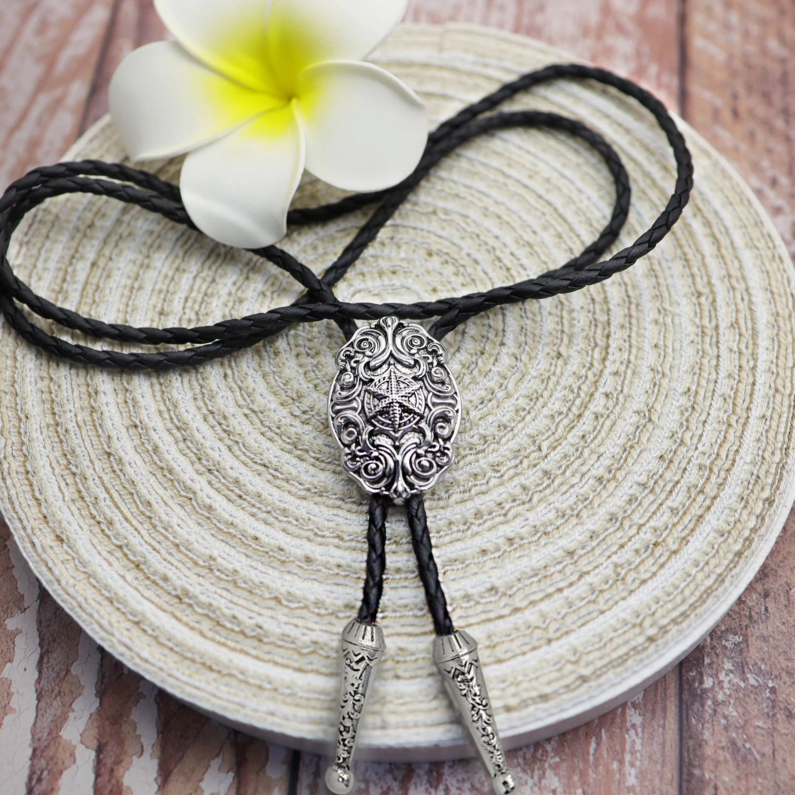 Western Cowboy Bolo Tie for Men Star Bull Circular Cross Pendant Leather Rope Necktie Women Necklace Accessories
