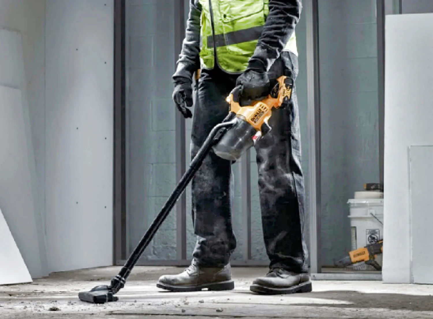 DeWalt DCV501 20V Vacuum cleaner for various corners houses carpets places
