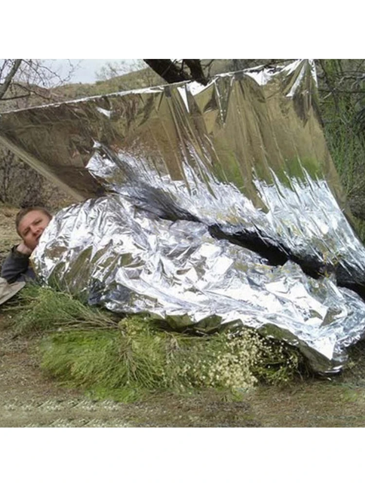130x210cm Foil Mylar Thermal Blanket Keeps You Warm Emergency Thermal Blanket Retain Body Heat Emergency Supplies for First Aid 4
