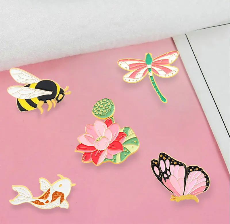 

10 PCS / LOT Chinese Ink Painting Enamel Pin Custom Lotus Dragonfly Koi Butterfly Bee Brooch Bag Lapel Badge Art Jewelry