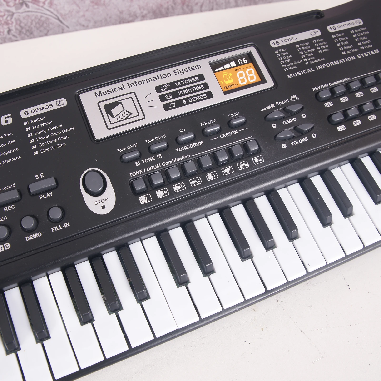 ♥大特価♥ 電子ピアノ 黒 61鍵盤 スタンド付 初心者用 子供用 プレゼント用 ♥大特価♥ 電子ピアノ 黒 61鍵盤 スタンド付 初心者用 子供用