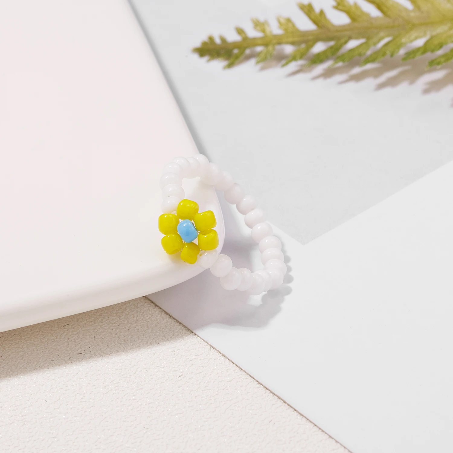 Niedliche Bunte Transparente Harz-Acryl-Blumenringe für Frauen Böhmischer Handgefertigter Elastischer Reisperlenring Ästhetischer Schmuck – Detail 16