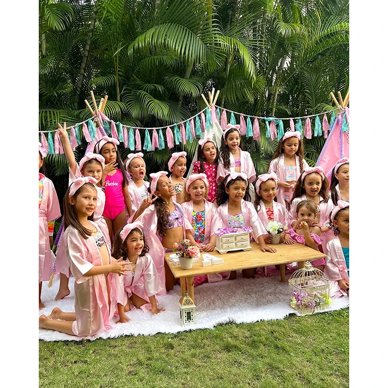 ชุดคลุมสปาสำหรับเด็กผู้หญิง 6-18 ชุด ชุดคลุมอาบน้ำสำหรับเด็กผู้หญิง อุปกรณ์สปา ชุดกิโมโนผ้าซาติน ชุดนอนสำหรับปาร์ตี้วันเกิด ชุดนอนสำหรับปาร์ตี้สปา 1